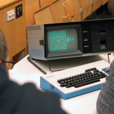 kaypro_ii_students_01